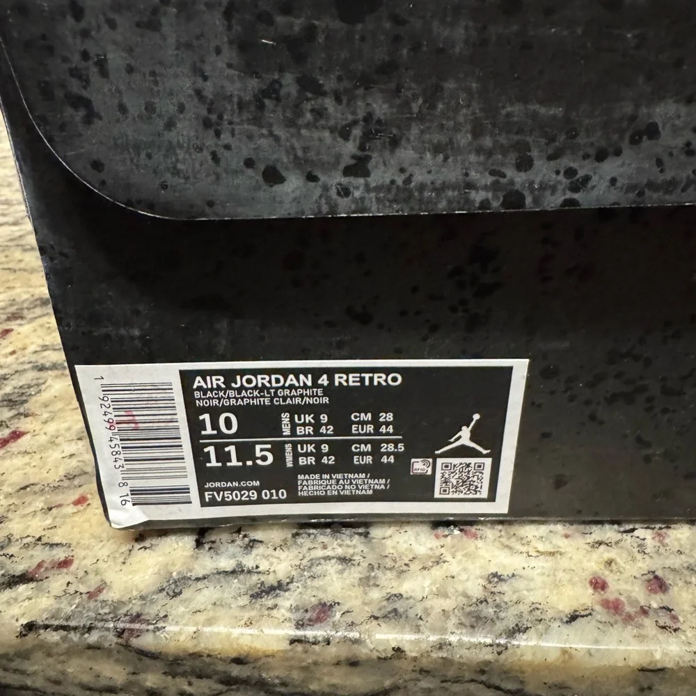 Jordan 4 black cat (2025)